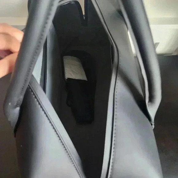 NWT J Lindeberg Travel Storage Boston Bag MSRP $355 - Picture 6 of 7